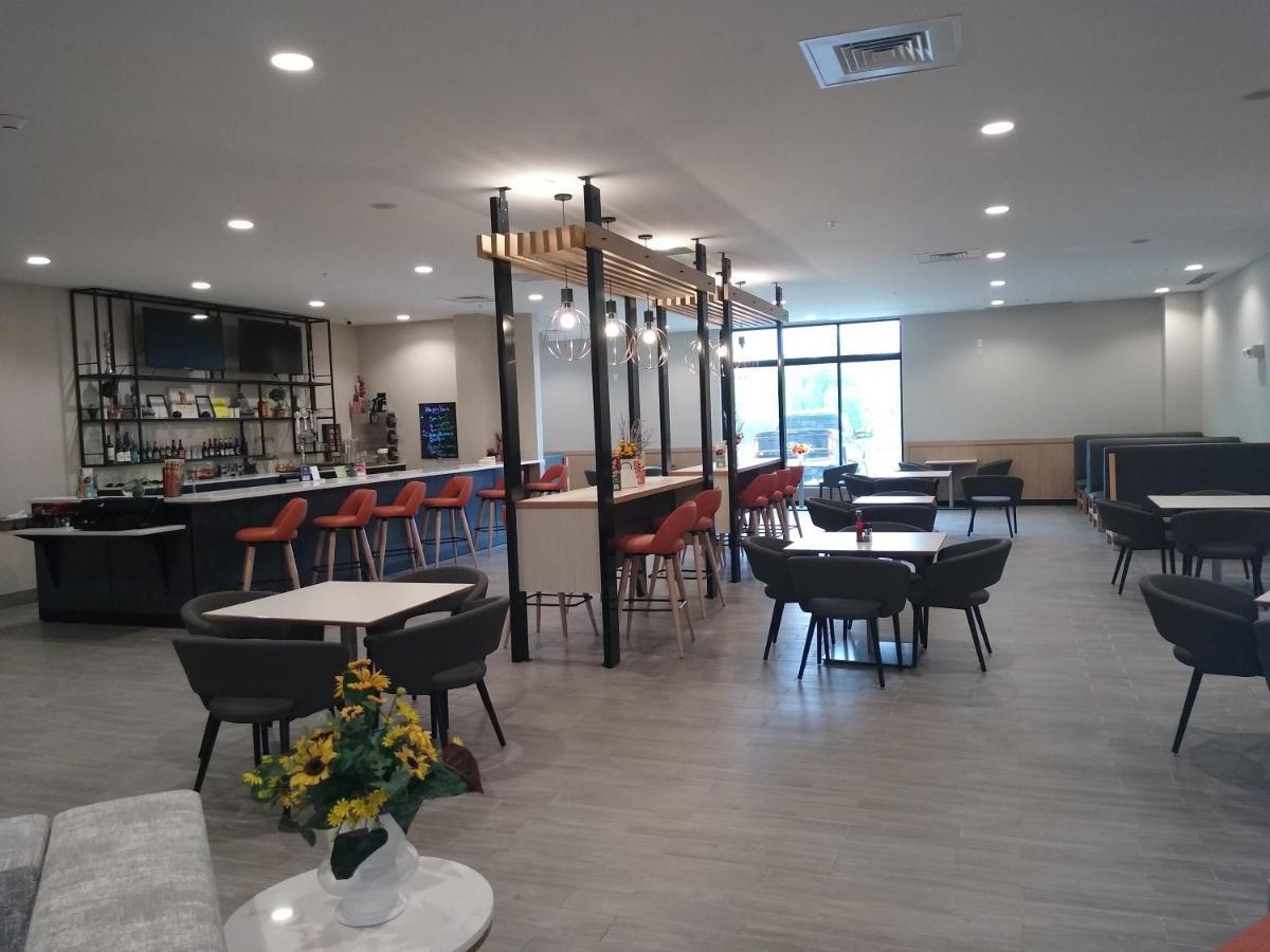 Holiday Inn - Kansas City - Northeast By Ihg Exteriér fotografie